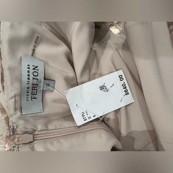 $640 Teri Jon by Rickie Freeman
Portrait Neck Metallic Jacquard Gown size 14 - Picture 11 of 13